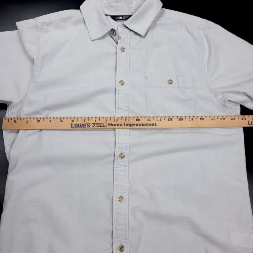 THE NORTH FACE Short Sleeve Casual Button Down Shirt in Light‎ Gray Mens Medium